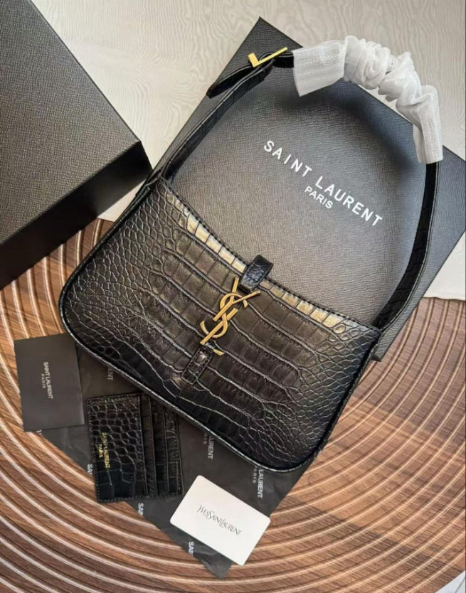SAINT LAURENT
Le 5 à 7 croc-effect leather shoulder bag