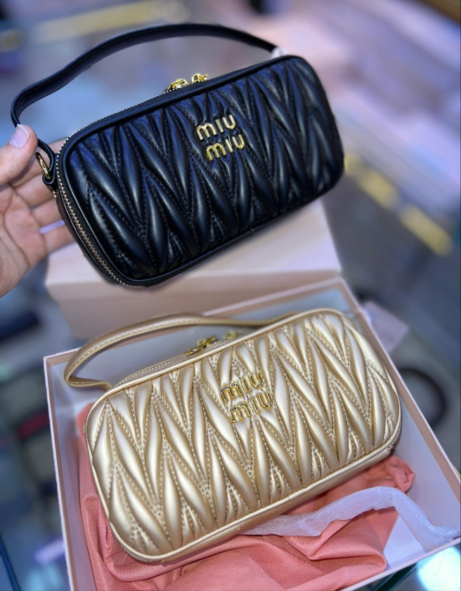 MIÛ MIÜ 
Sac à main, Doré