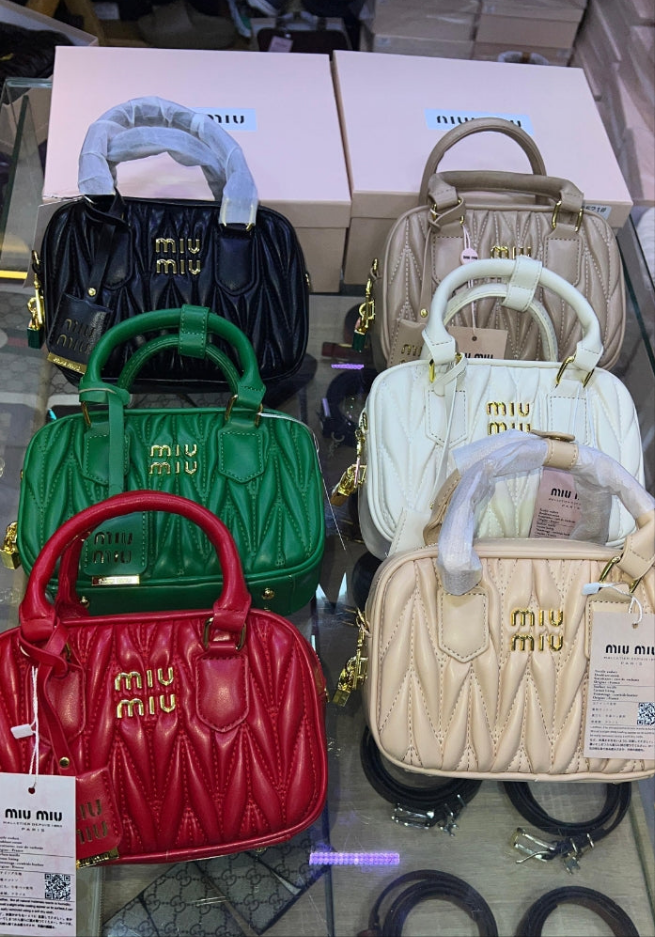 MIÛ MIÜ 
Sac à main Arcadie
Rouge