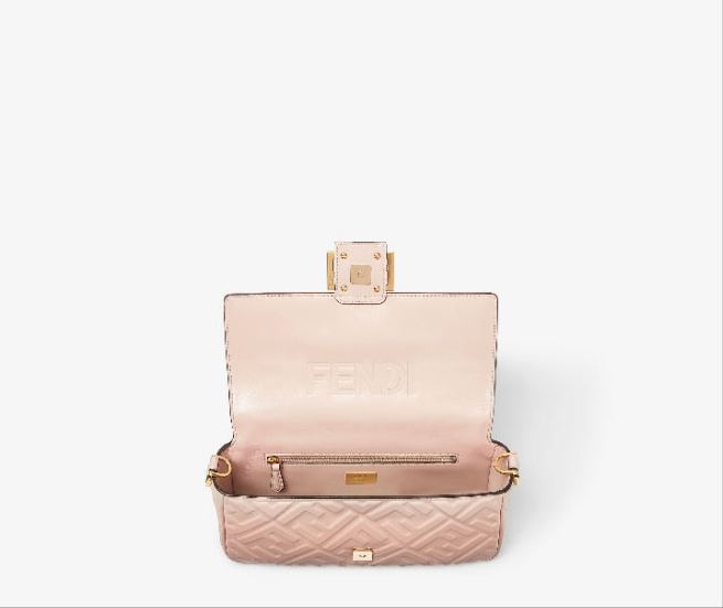 Fêndï Baguette
Sac nappa rose effet dégradé