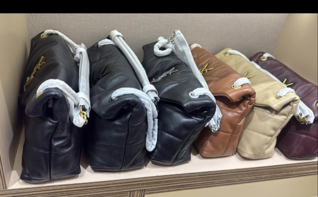 YSL Puffer toy d'agneau
DARK BEIGE