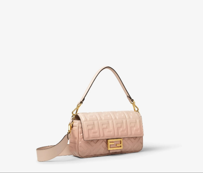 Fêndï Baguette
Sac nappa rose effet dégradé