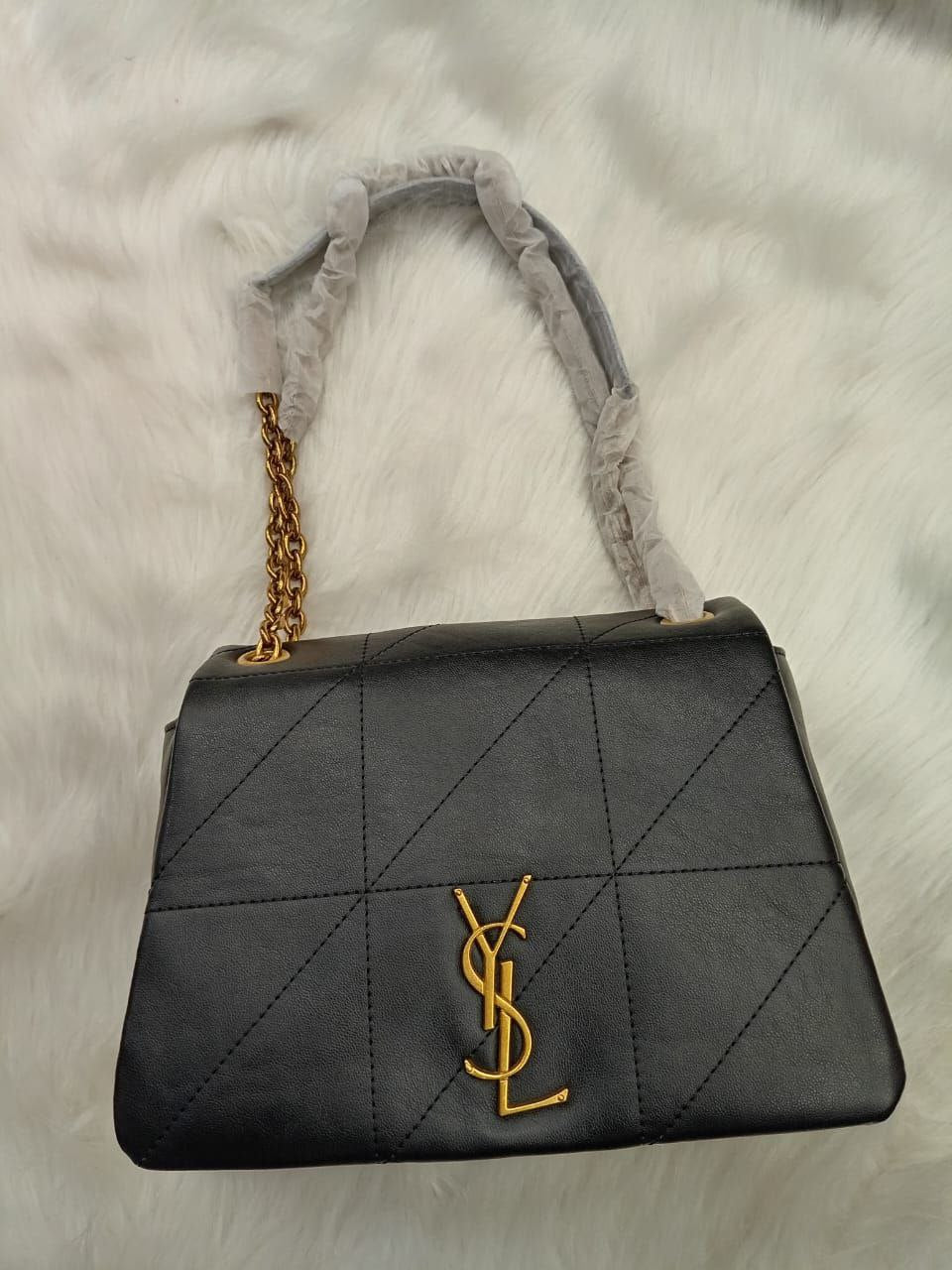 YSL JAMIE 4.3 small d’agneau
BLACK