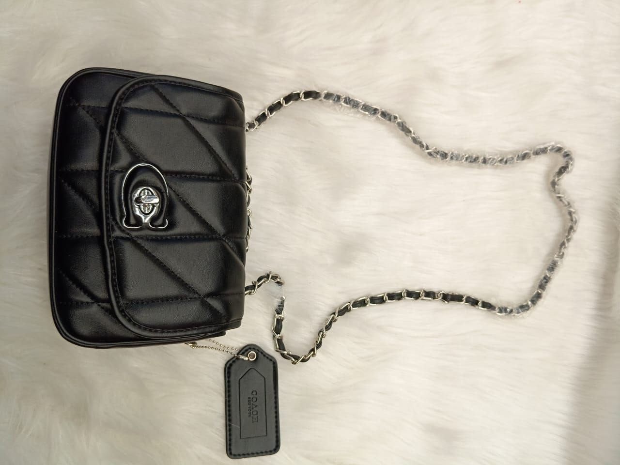 Co@ch
Quilted Pillow Madison Shoulder Bag Black