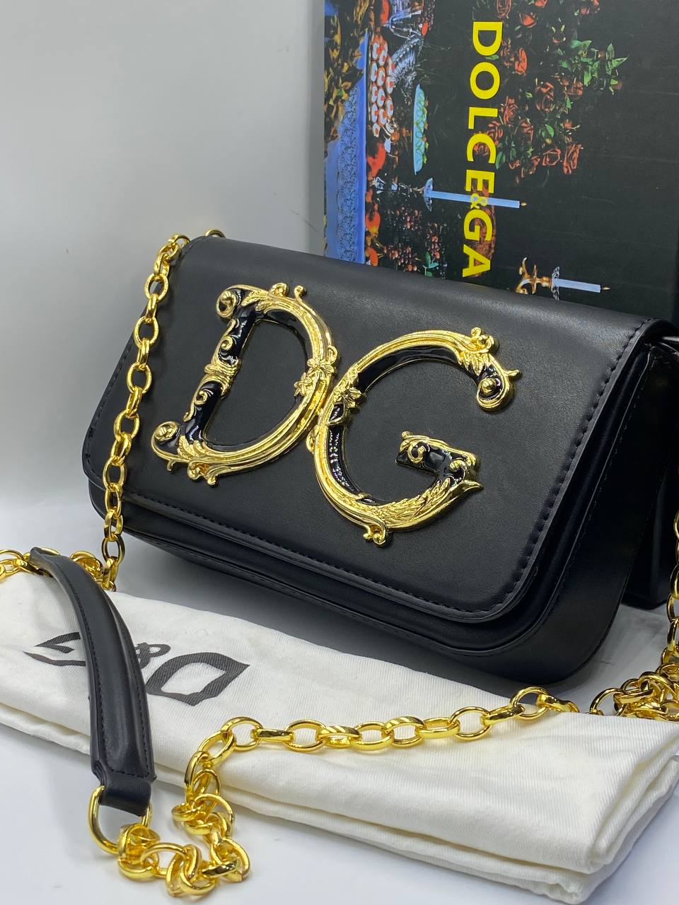 DG
DG Girls shoulder bag in black