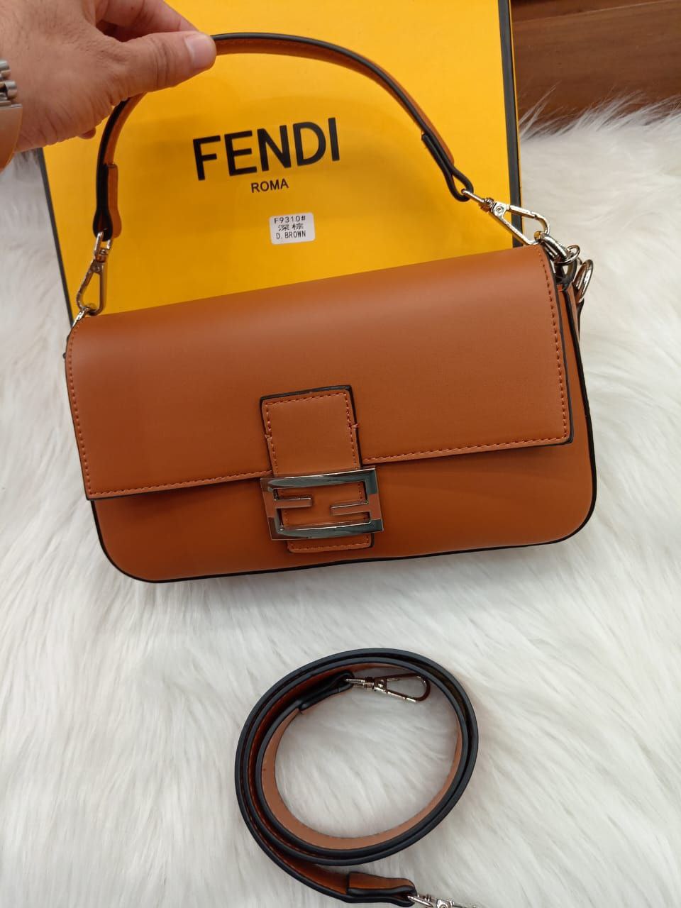 Fêndï Sac Selleria marron avec gros points