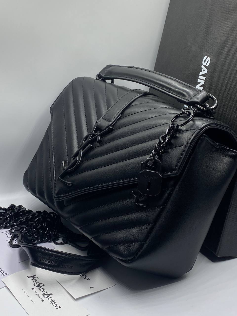 YSL Collége monogramme Sac à main Bon état 
Noir