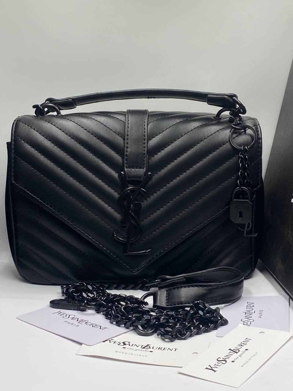 YSL Collége monogramme Sac à main Bon état 
Noir