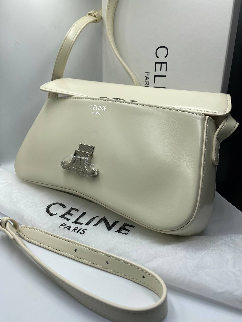 CELINE MEDIUM LOLA BAG BLANC