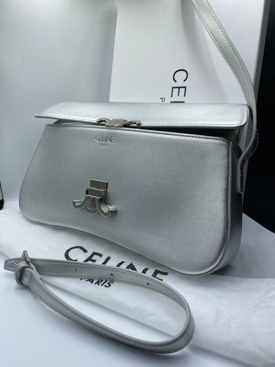 CELINE MEDIUM Sac à main Triomphe 
Gris