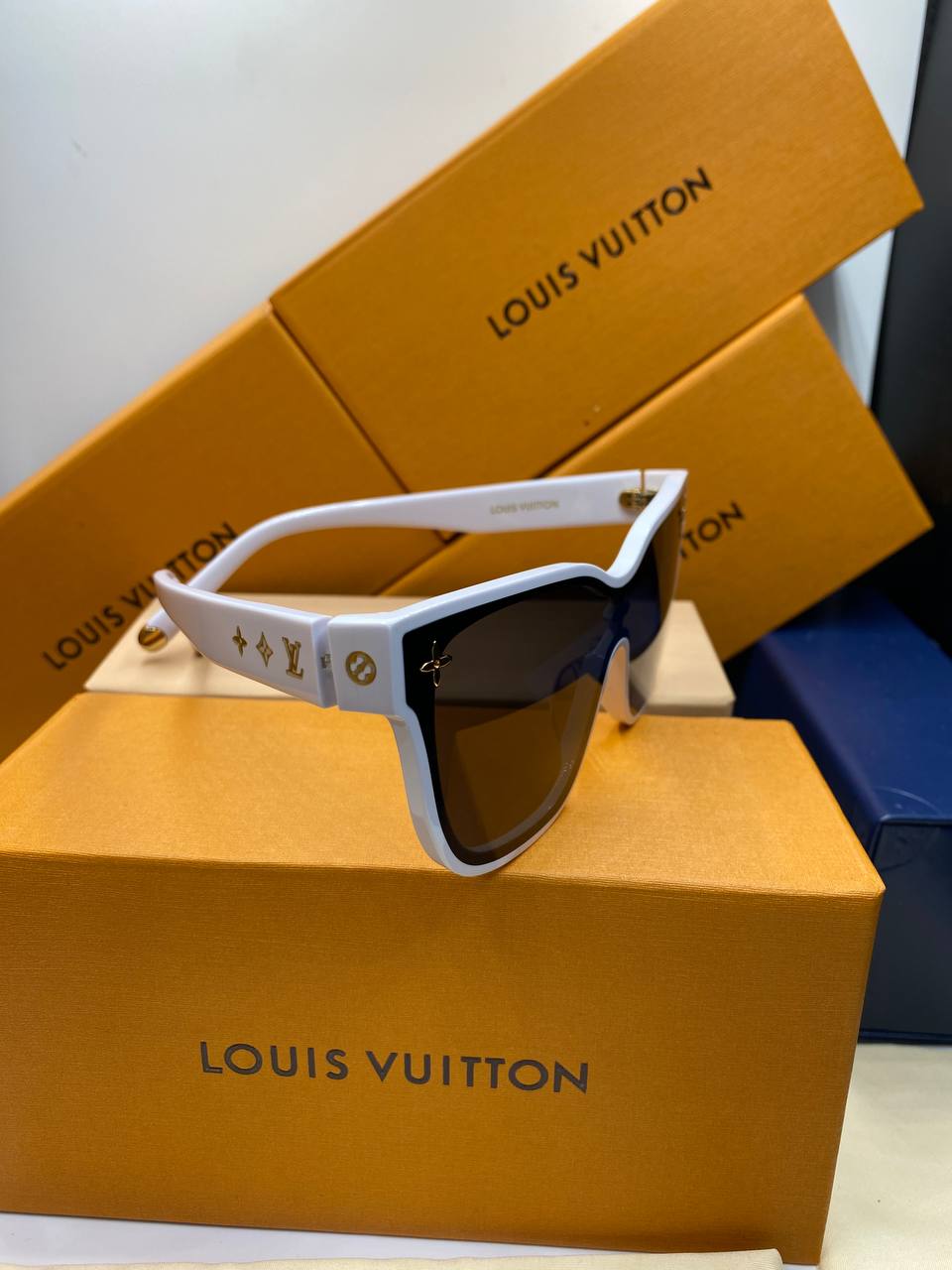 L&V Z1844U LV Shadow Square Sunglasses pour femmes ✨