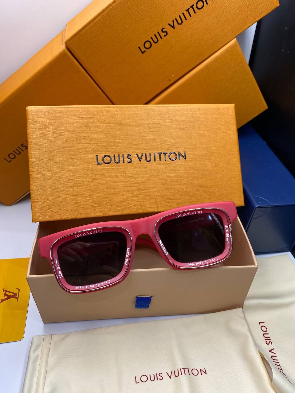 L&V Z2442U Super Vision Square Sunglasses pour femmes ✨