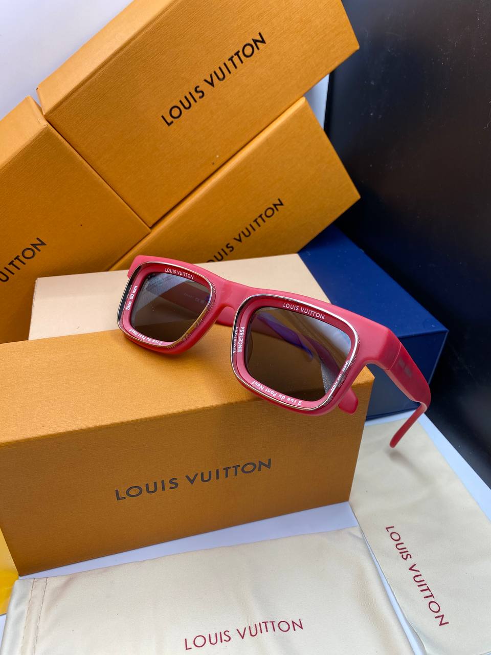 L&V Z2442U Super Vision Square Sunglasses pour femmes ✨