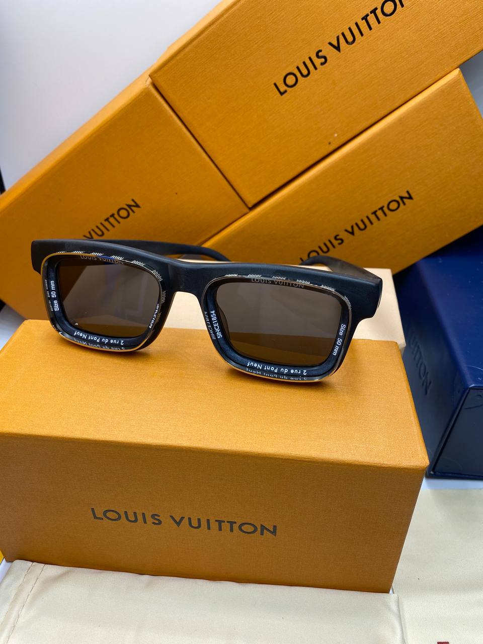 LV Super Vision Square Sunglasses pour femmes