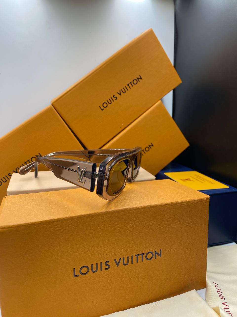 L&V Z2436E New LV Pharell Collection Sunglasses pour femmes ✨