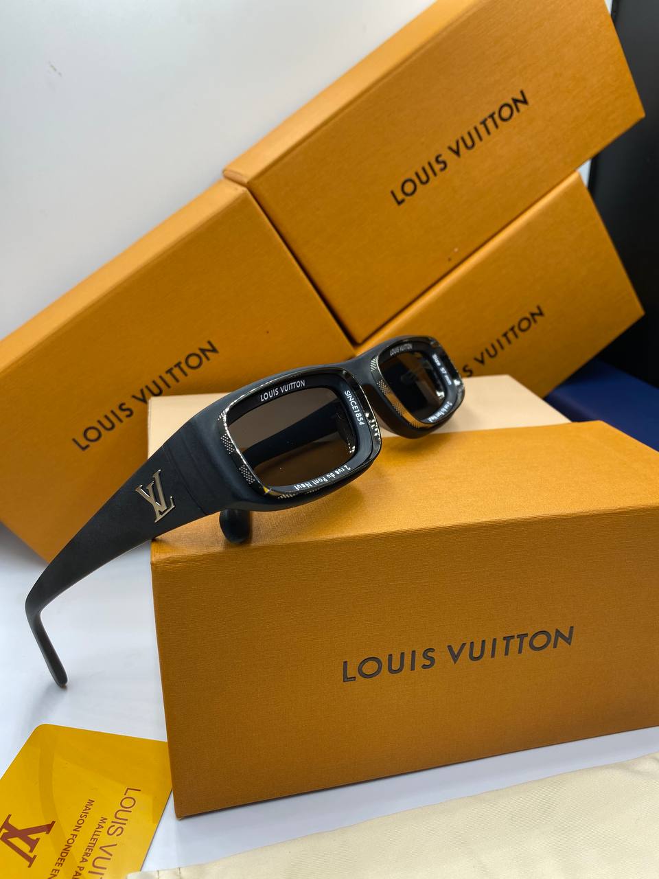 L&V sunglass pour femmes