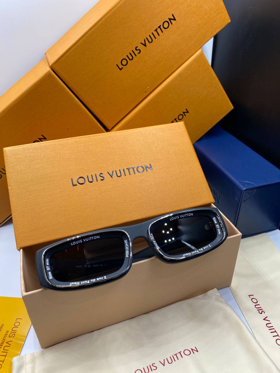 L&V sunglass pour femmes