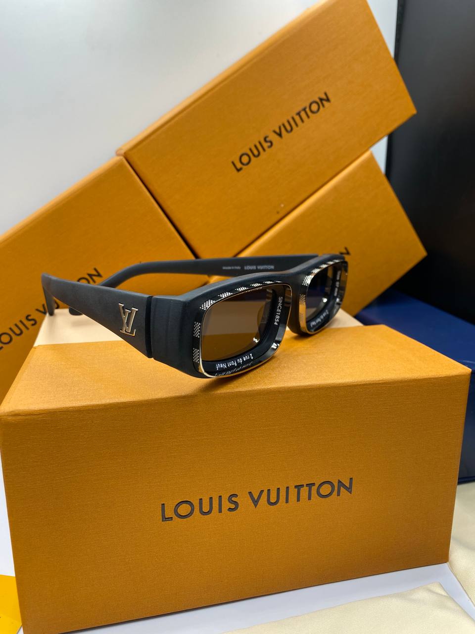 L&V sunglass pour femmes