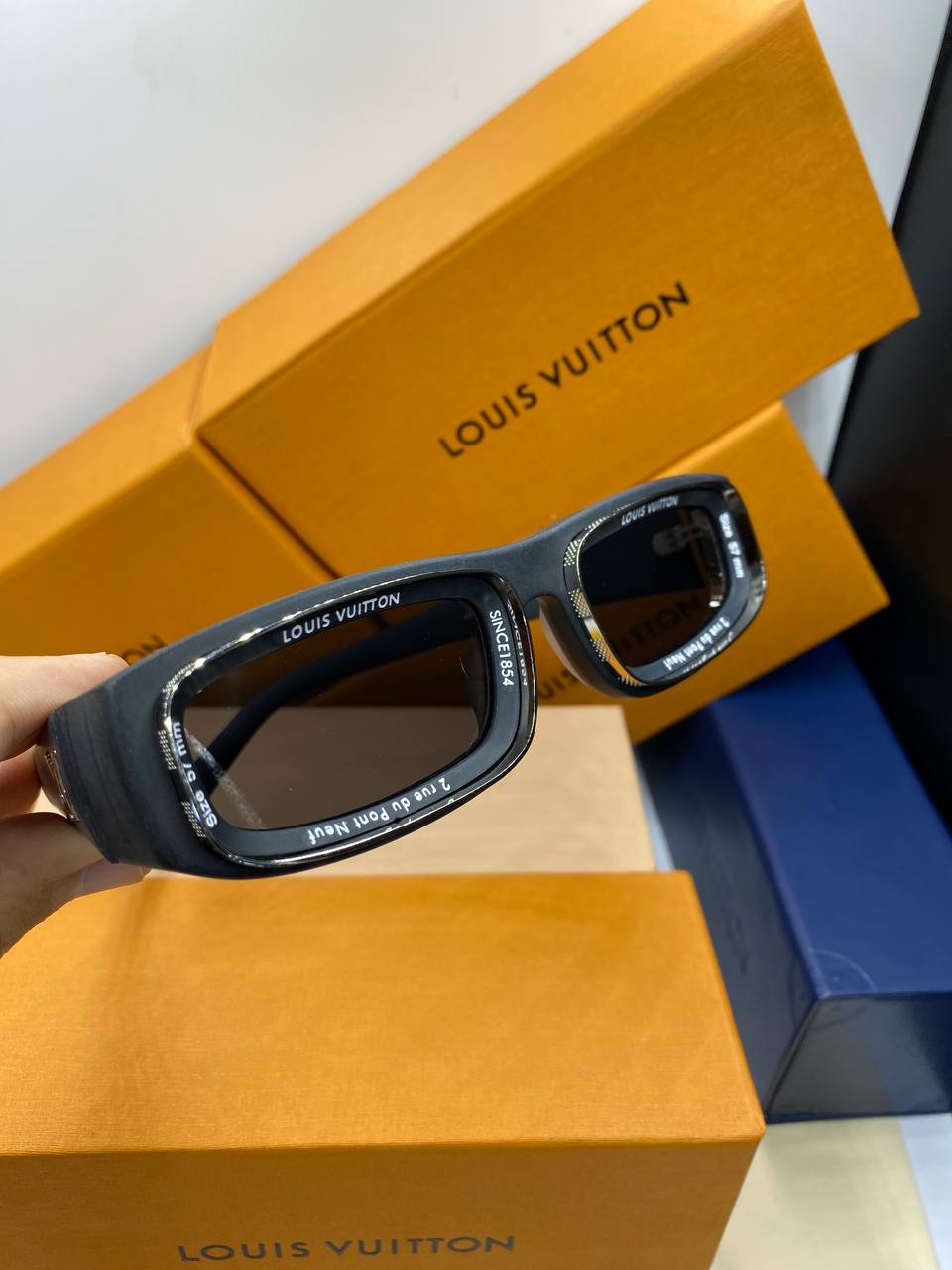 L&V sunglass pour femmes