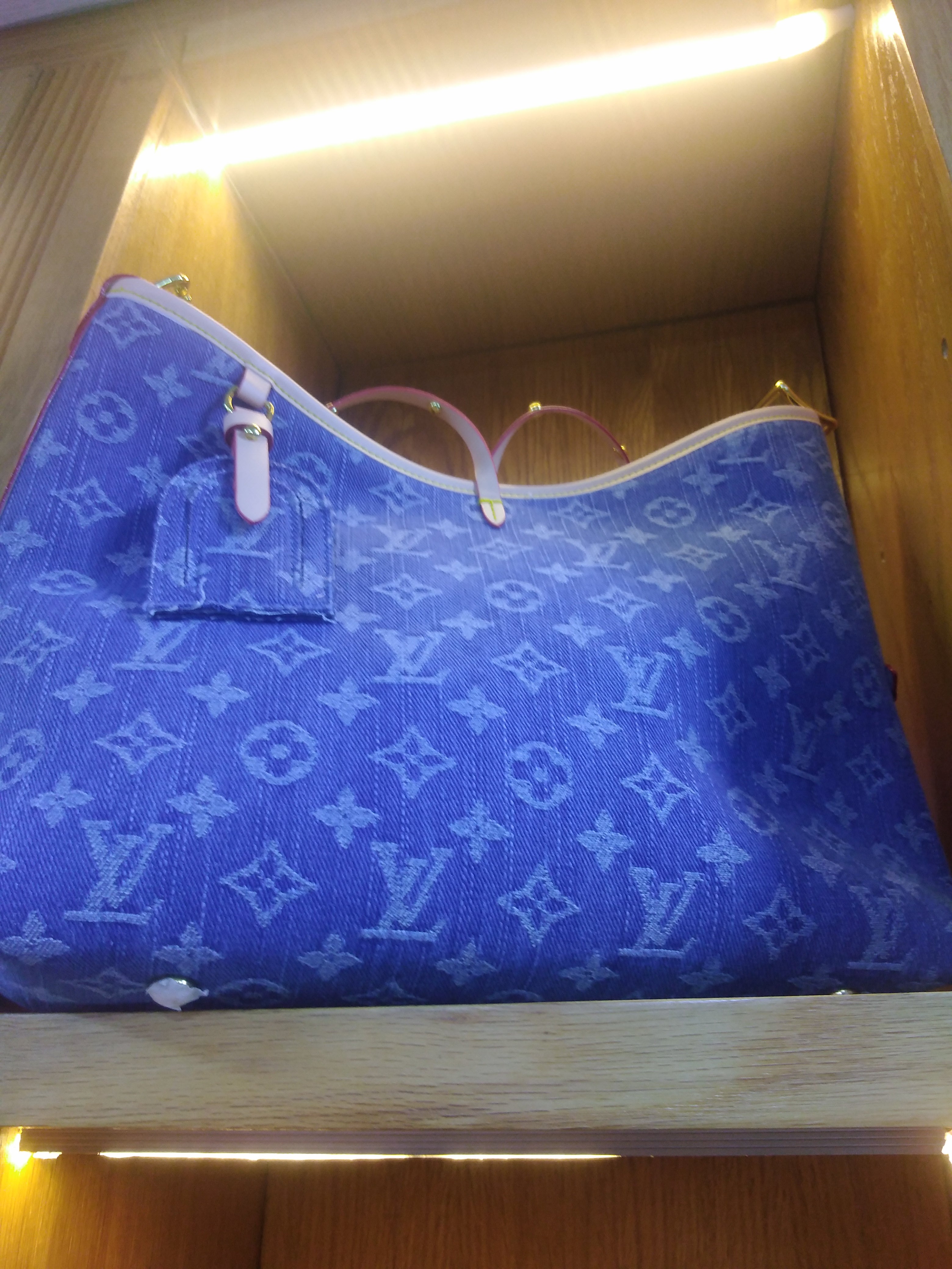 LV Remix
CarryAll MM