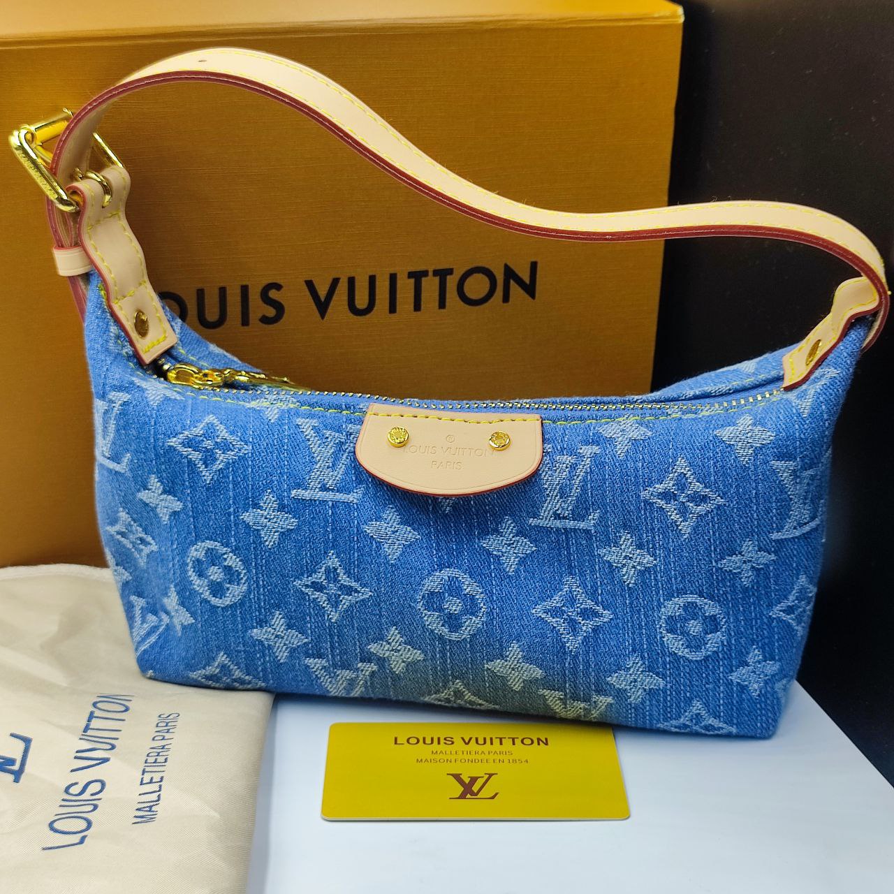 LV Remix
Hills Pochette