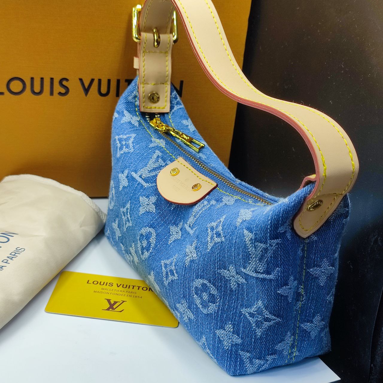 LV Remix
Hills Pochette