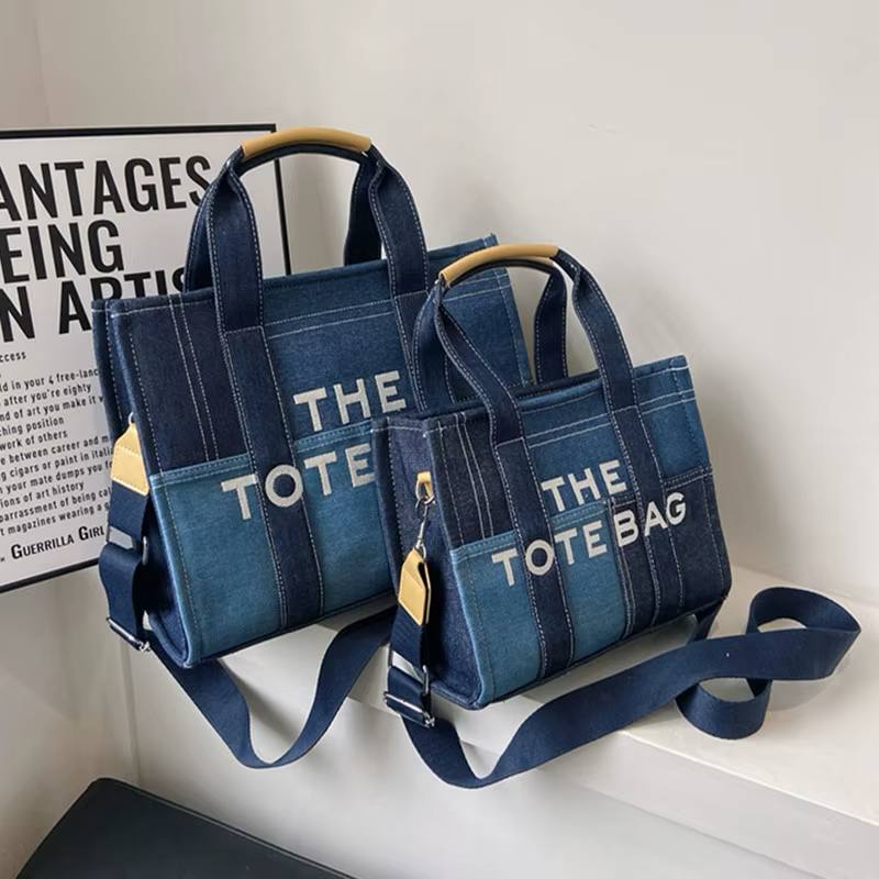 M@rc Jacôbs
THE TOTE