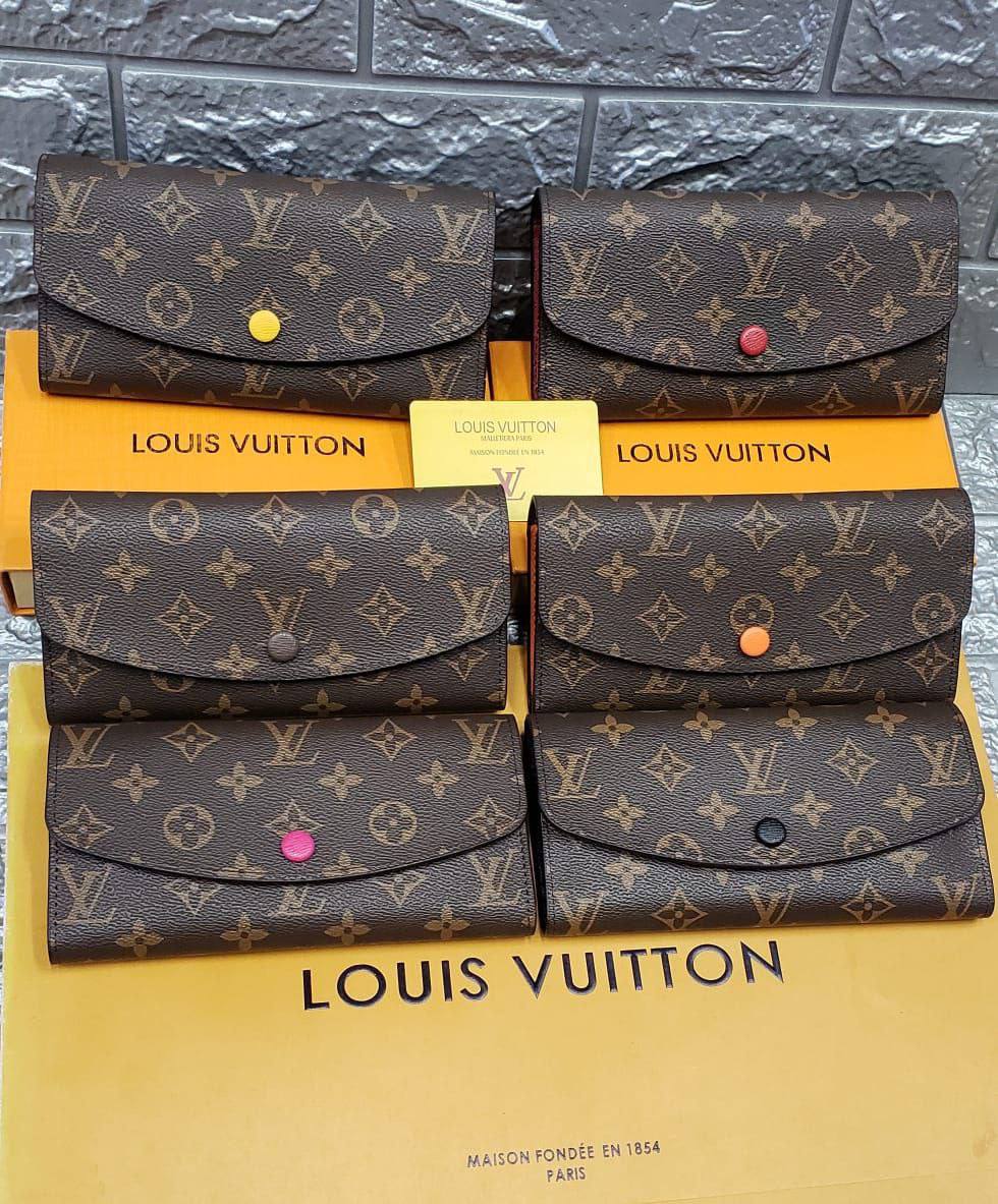 LV
Emilie Portefeuille
Marron