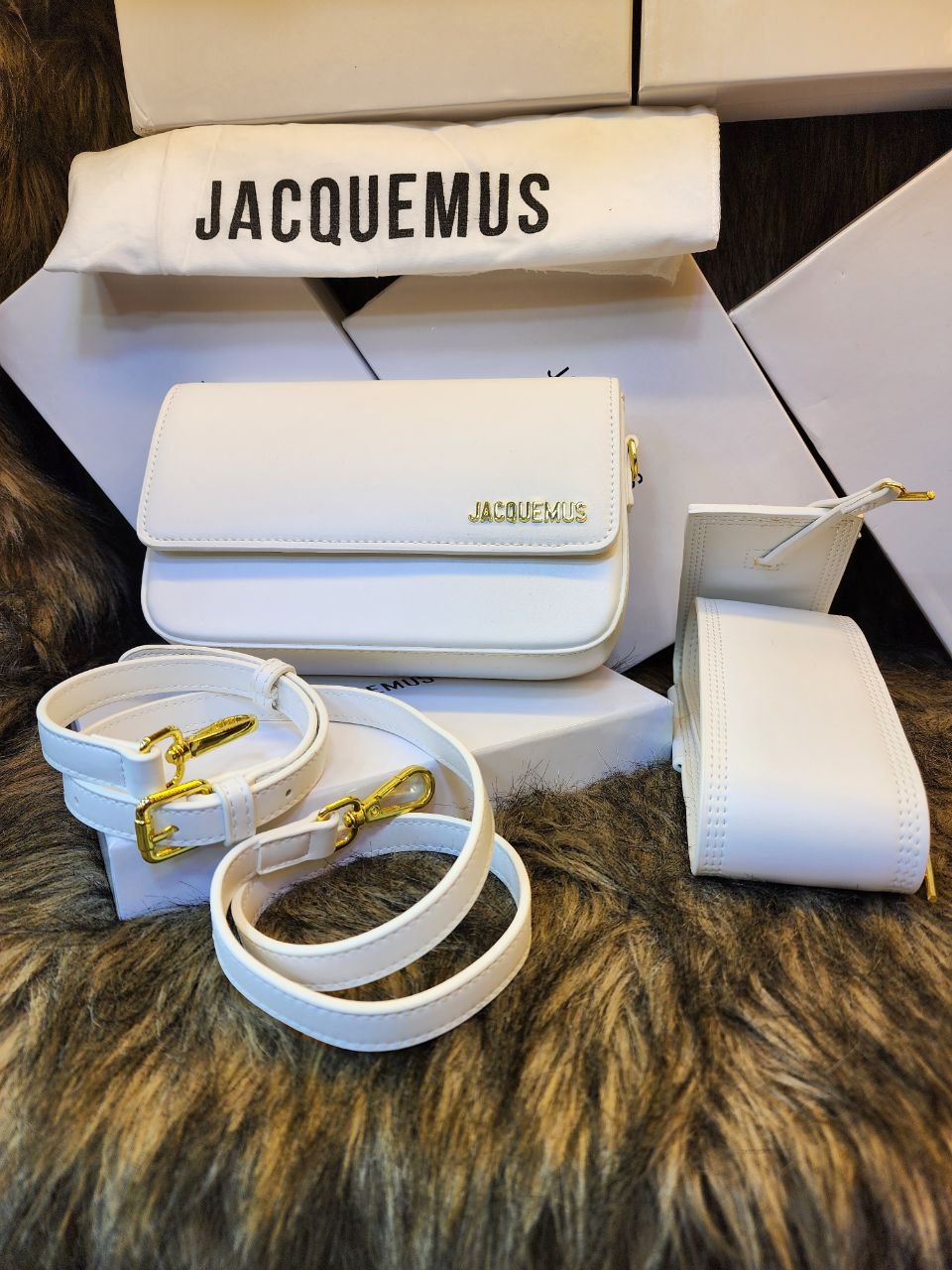 J@cquemus
Le Carinu leather shoulder bag