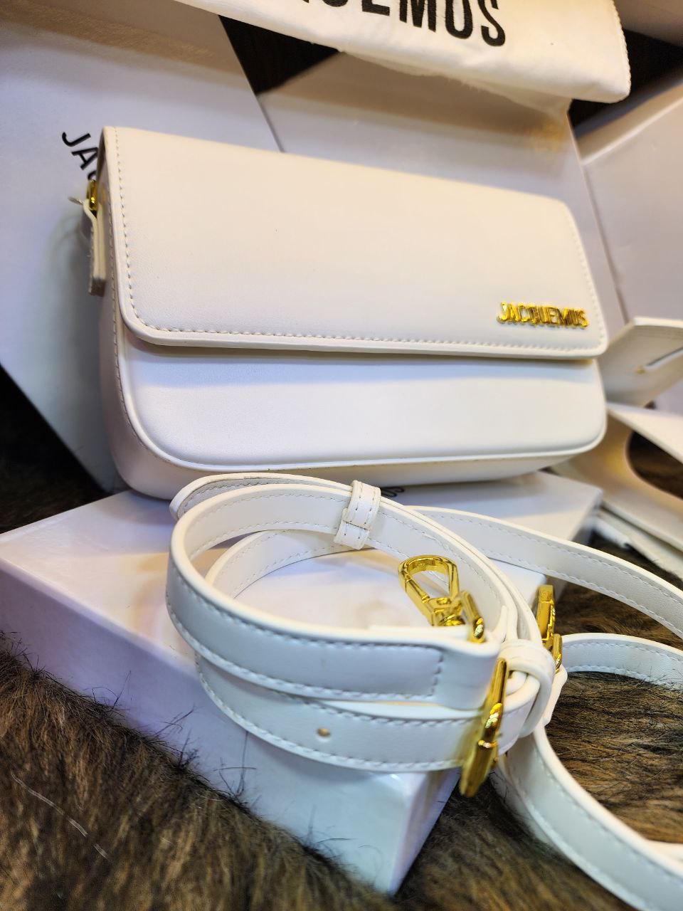 J@cquemus
Le Carinu leather shoulder bag
