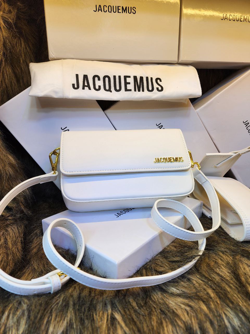 J@cquemus
Le Carinu leather shoulder bag