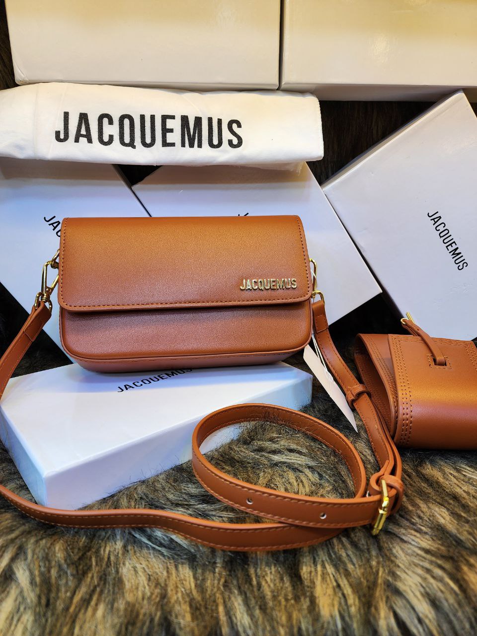 J@cquemus
Le Carinu shoulder bag