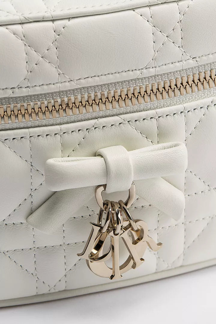 Dior Mini vanity
Cuir d'agneau Cannage