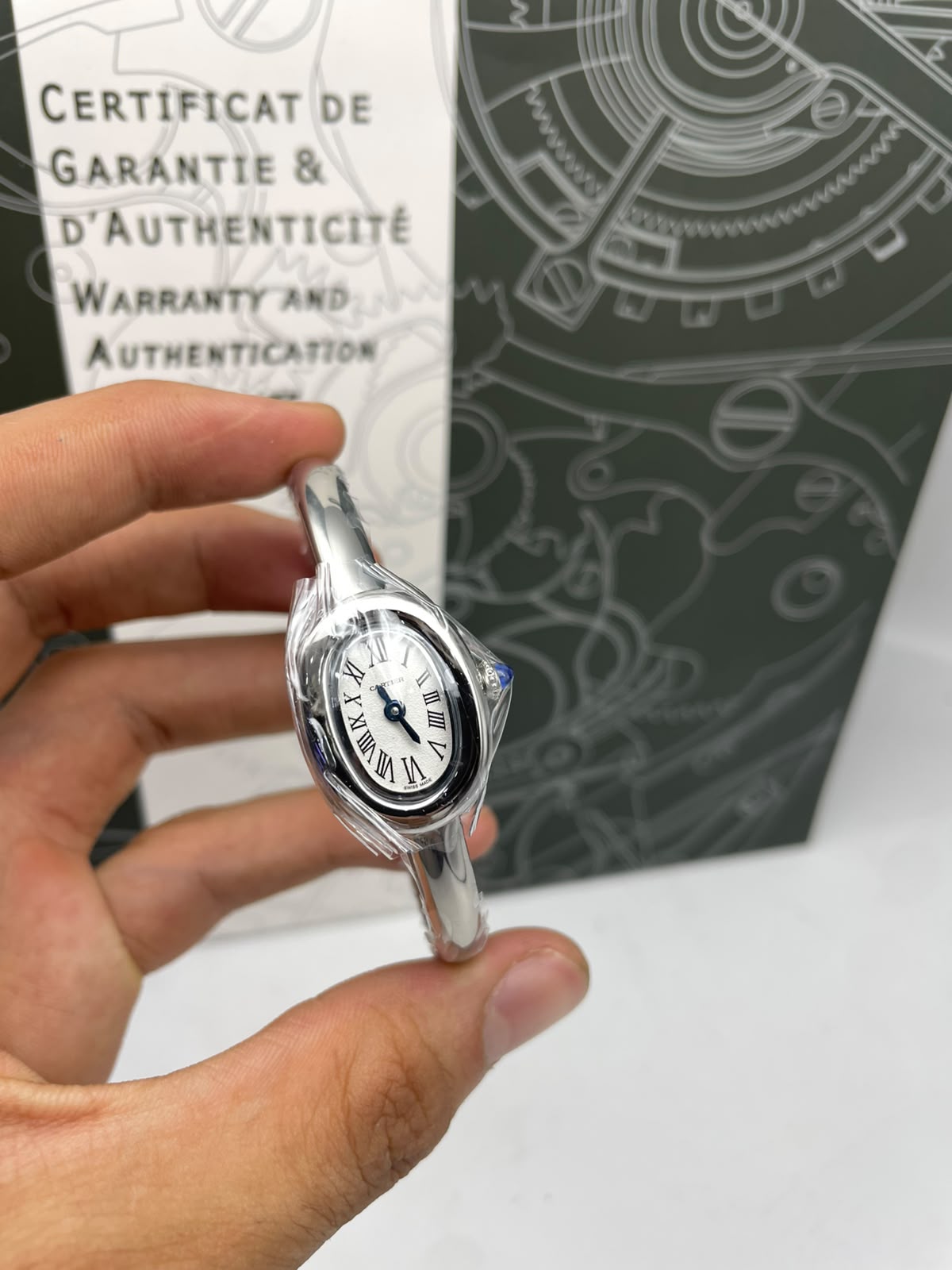 Montre Cartier modèle Baignoire Montre pour femme Cartier neuve