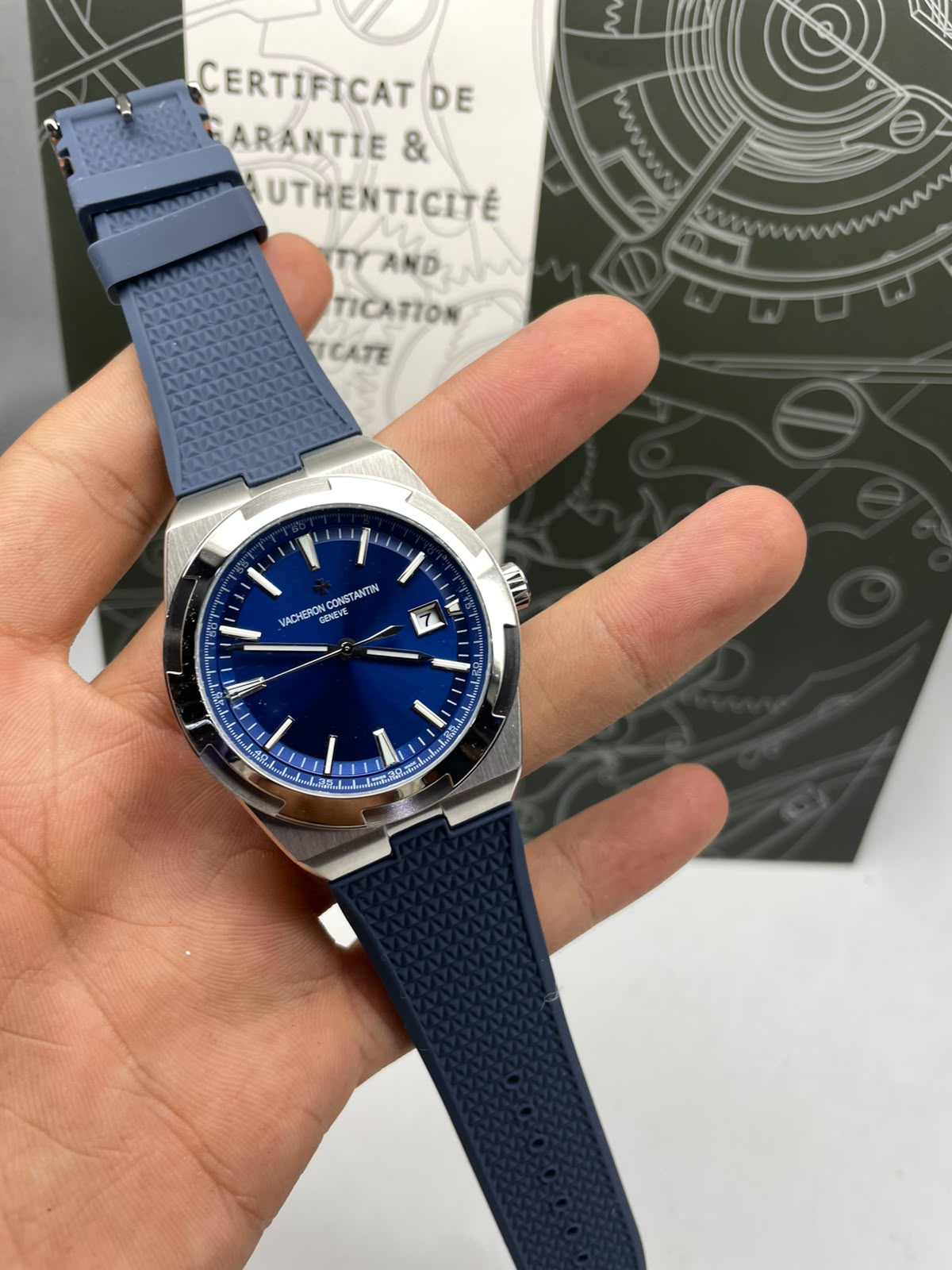 Vacheron Constantin Overseas, référence 4500V | Montre-bracelet en acier inoxydable avec date