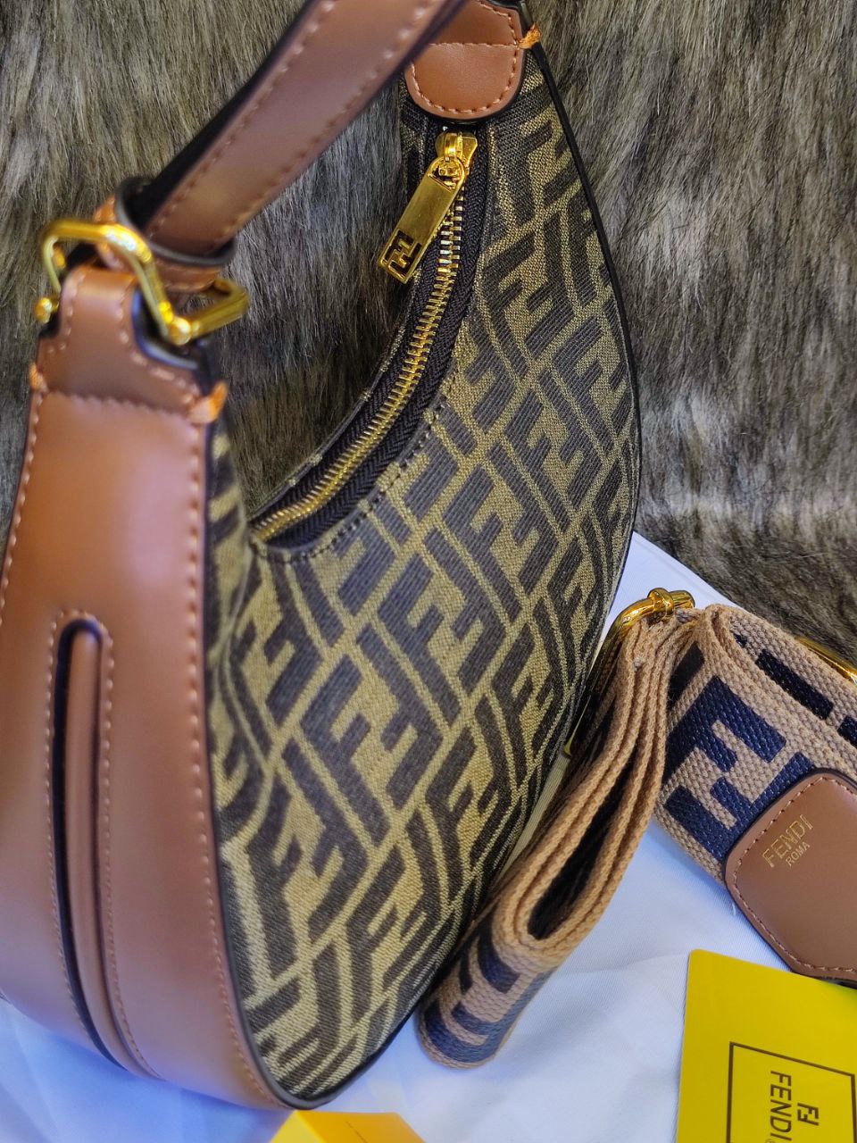 Fêndïgraphy Small
Sac en tissu jacquard FF marron