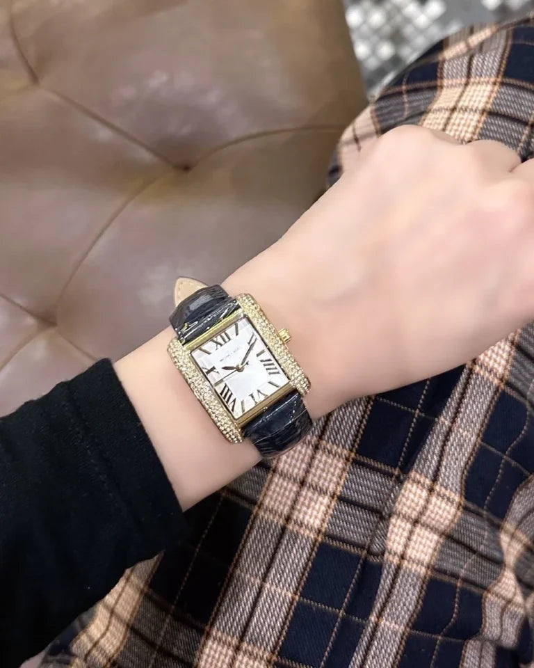 Montre Emery de Mich@el Kors à trois aiguilles, en cuir façon croco, bleu marine, MK2982