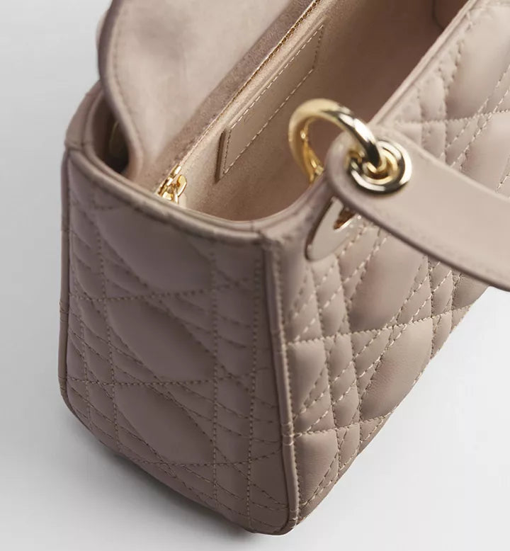 Sac Ladÿ Dior Mini
Cuir d'agneau Cannage beige poudre
