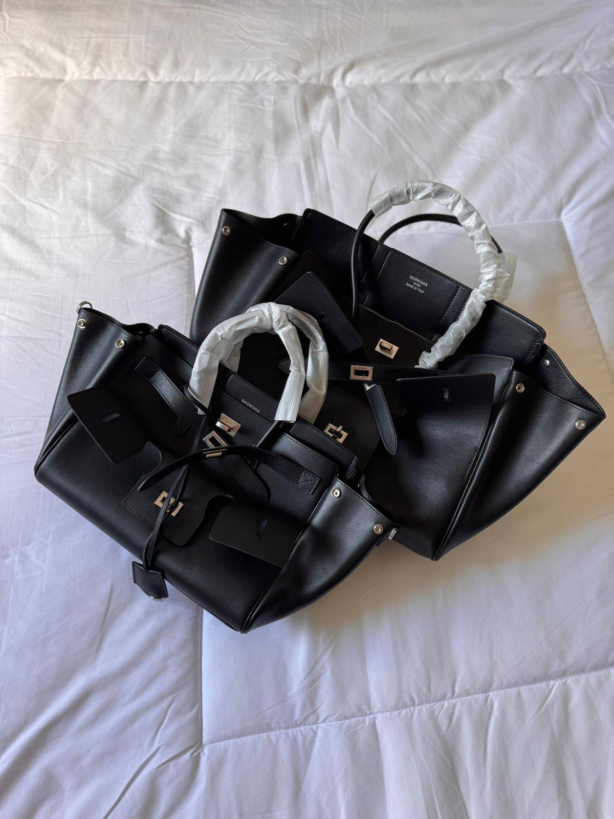 B@lenciaga
mini sac à main Bel Air