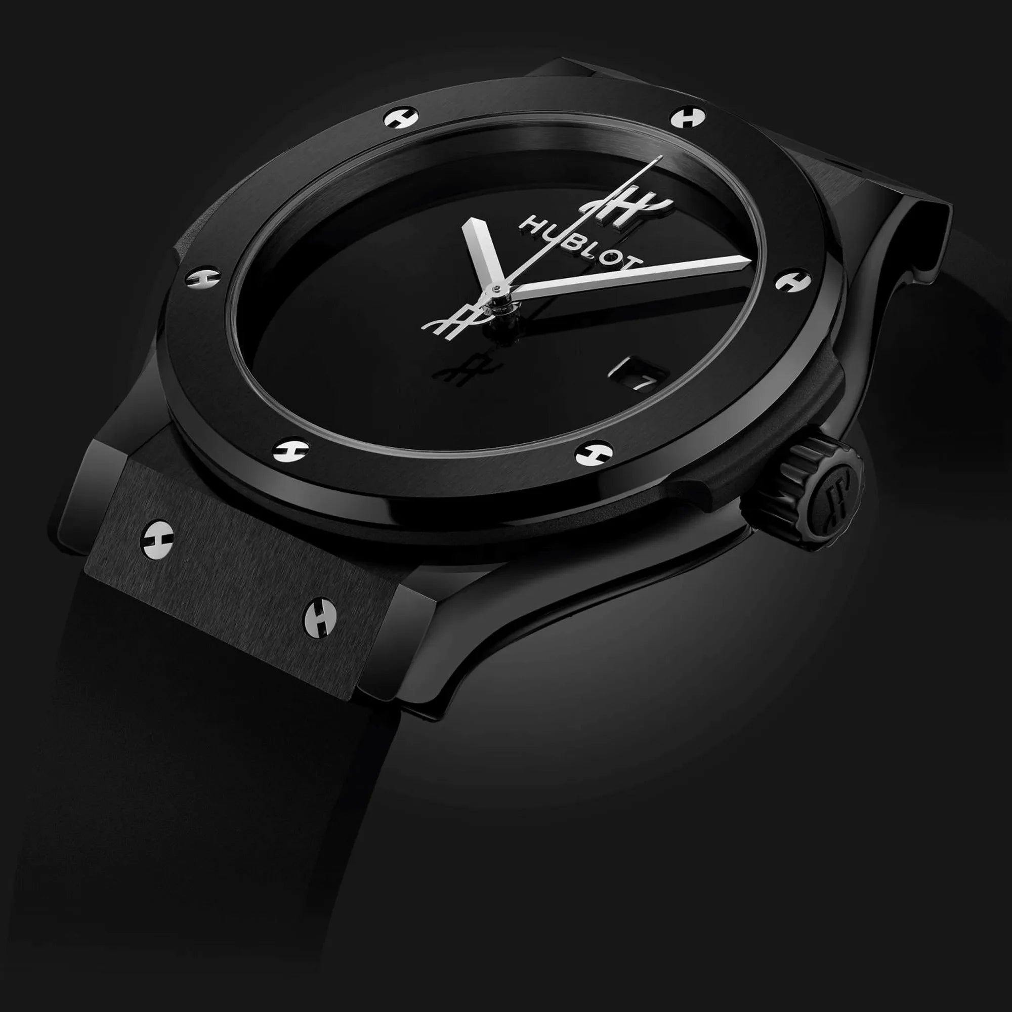 Montre Hublot Classic Fusion Black Magic automatique cadran noir bracelet caoutchouc noir 42 mm
