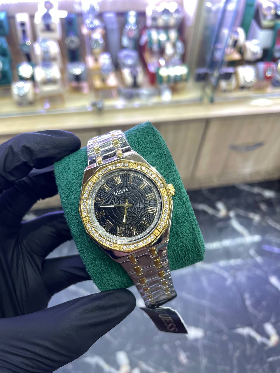 Montre Gûess pour femme GW0770L4, acier doré bicolore avec zircone