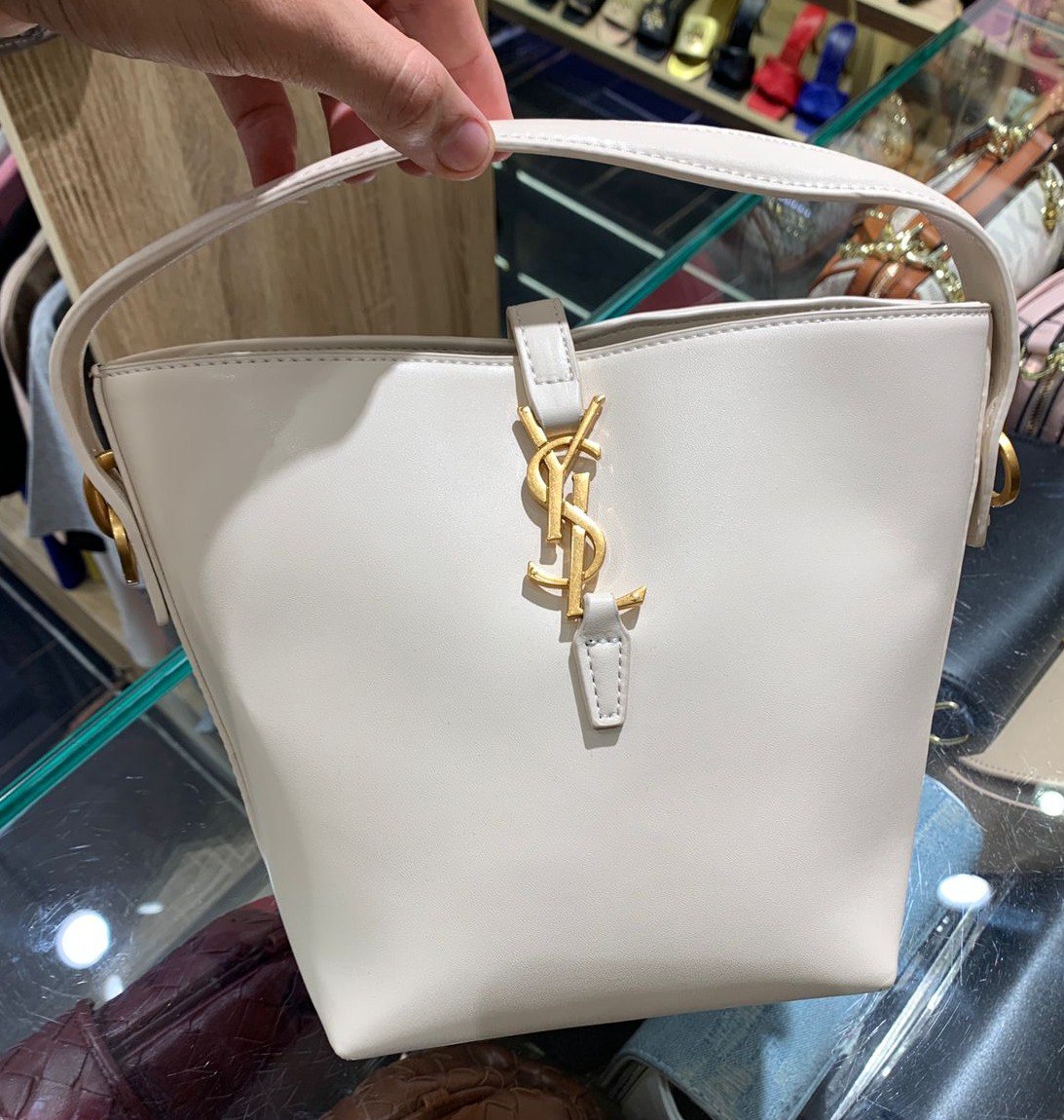 YSL Petit sac seau Le 37 de veau blanc