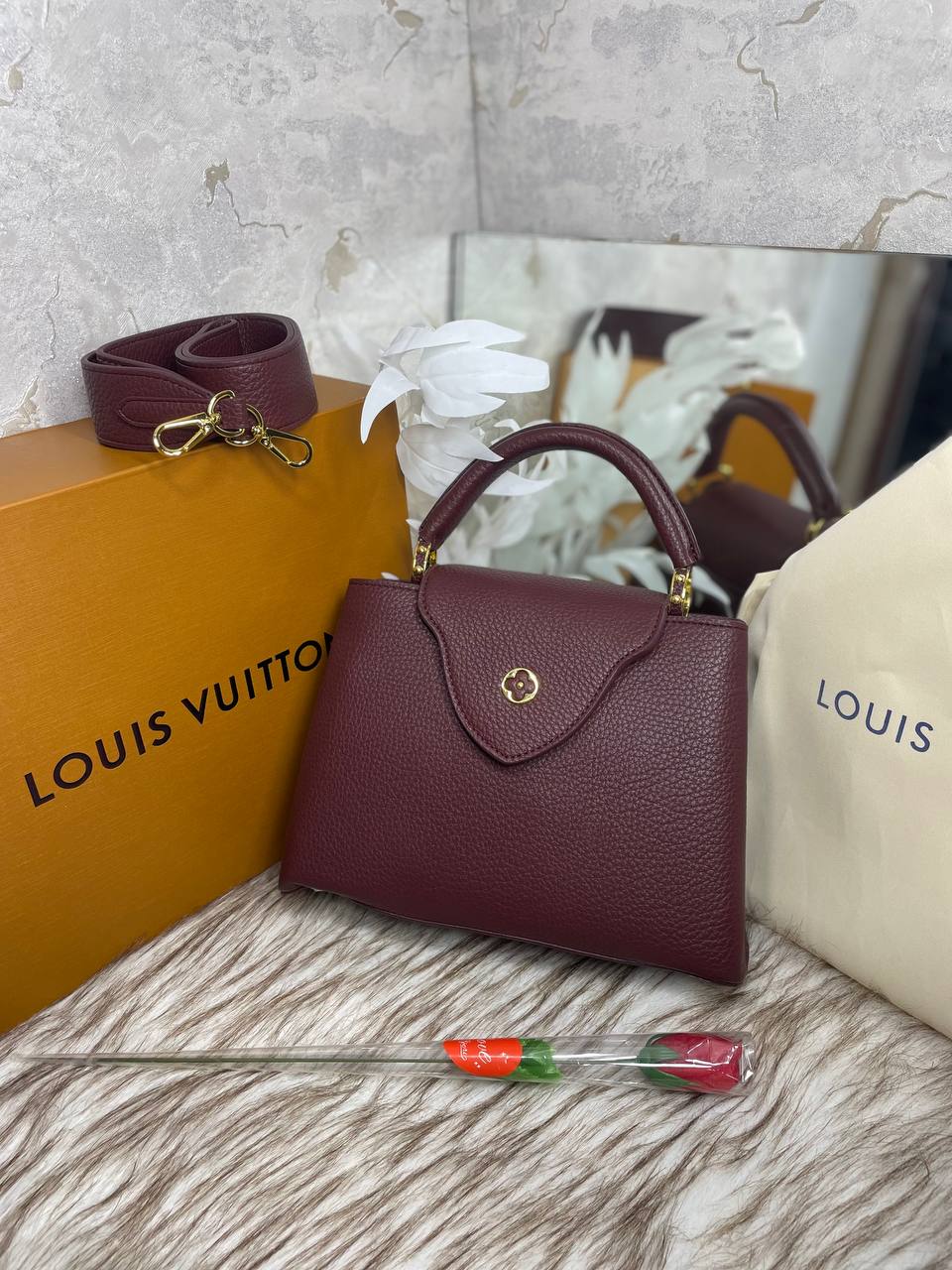 LV Sac Capucines Mini en cuir