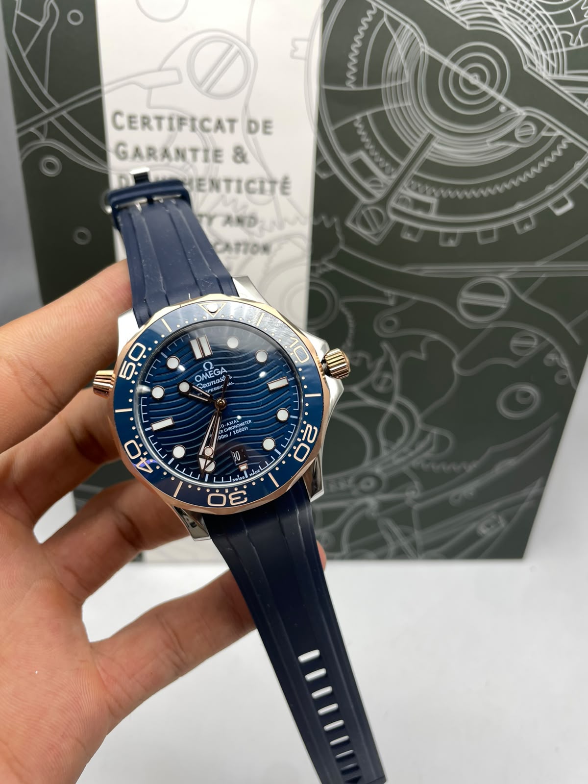 Seamaster
Diver 300M
42 mm, acier ‑ or « Sedna™ » sur bracelet caoutchouc