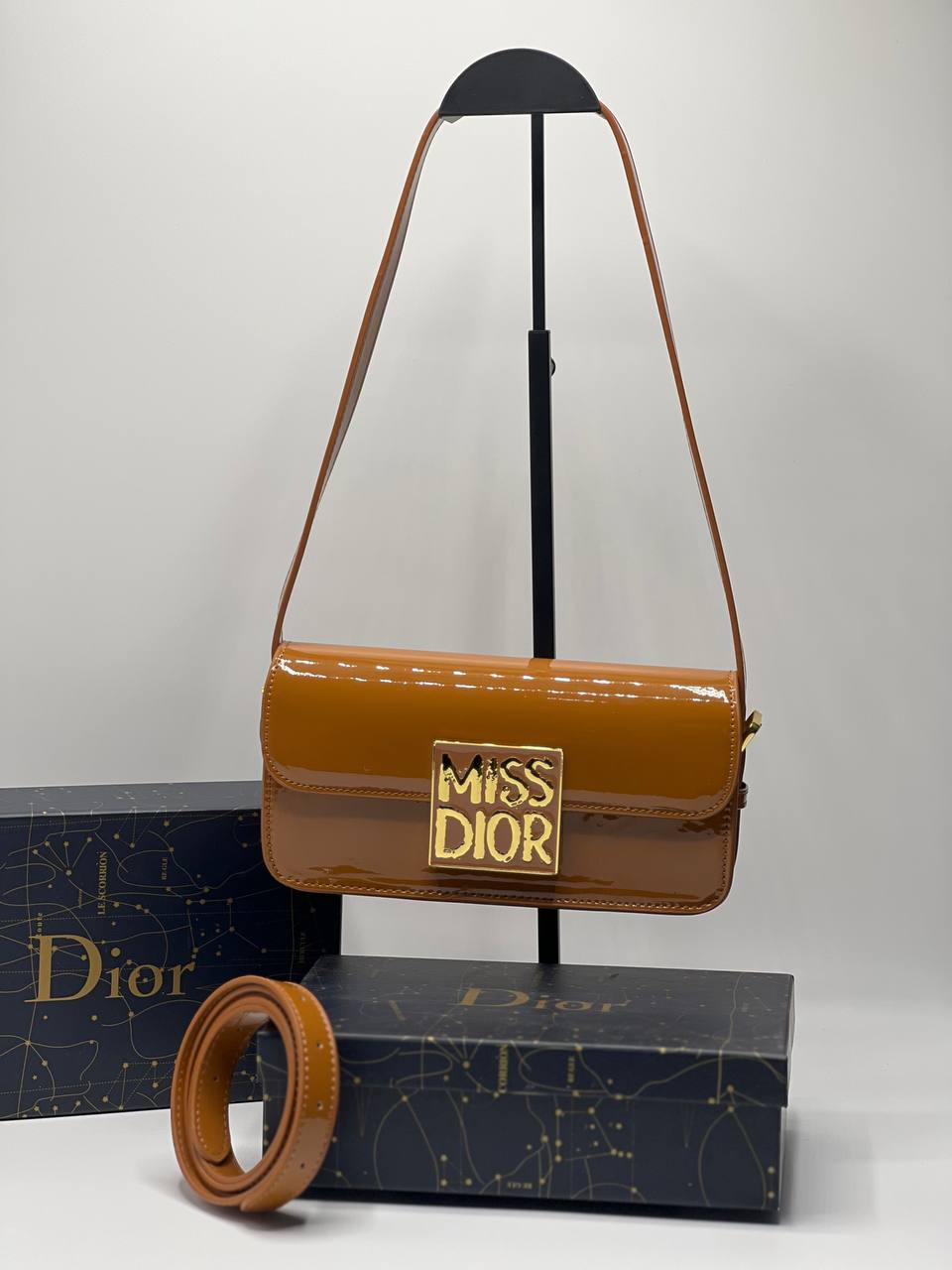 Diôr Sac à rabat Miss Diôr de veau verni noir