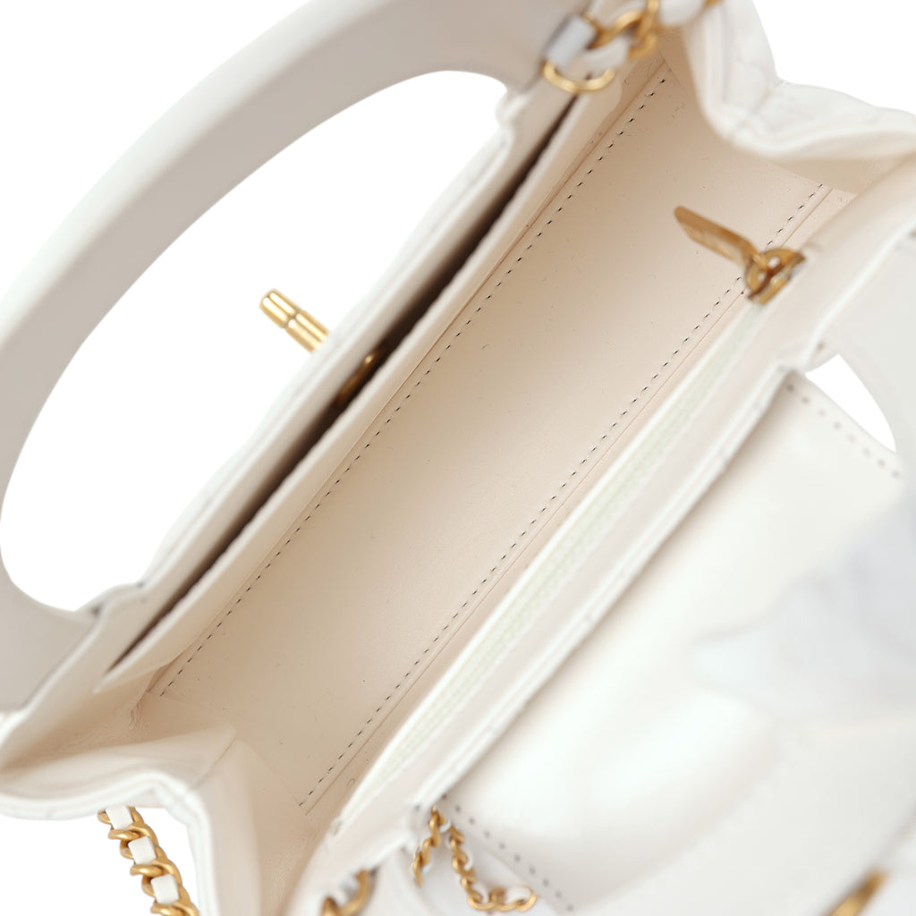Petit sac cabas Ch@nel Kelly  de veau vieilli blanc brillant