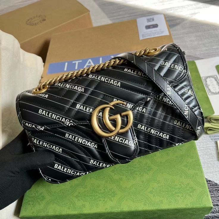 Gucci X BALENCIAGA Sac bandoulière GG Marmont petit modèle en cuir de veau