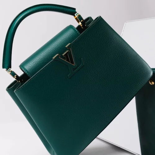 LV Sac Capucines BB