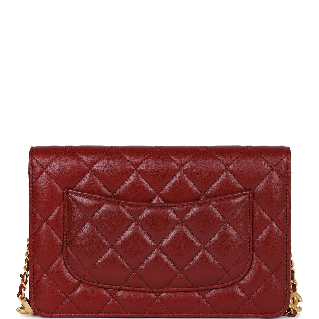 Portefeuille Chanel « Wallet on Chain » (WOC) bordeaux et attributs dorés