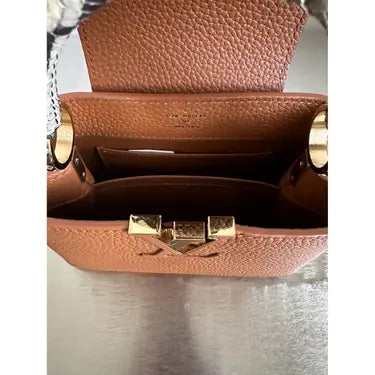 LV Sac à main Capucines 
Marron